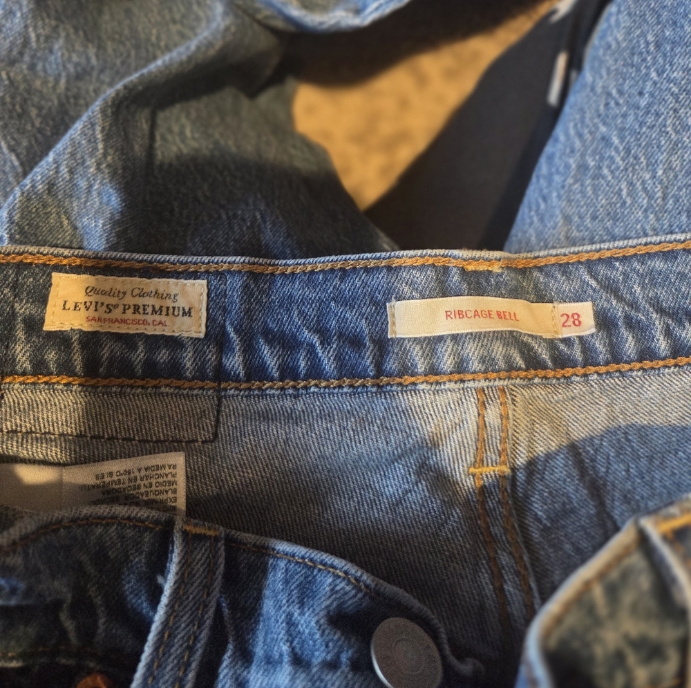 Ribcage bell levis